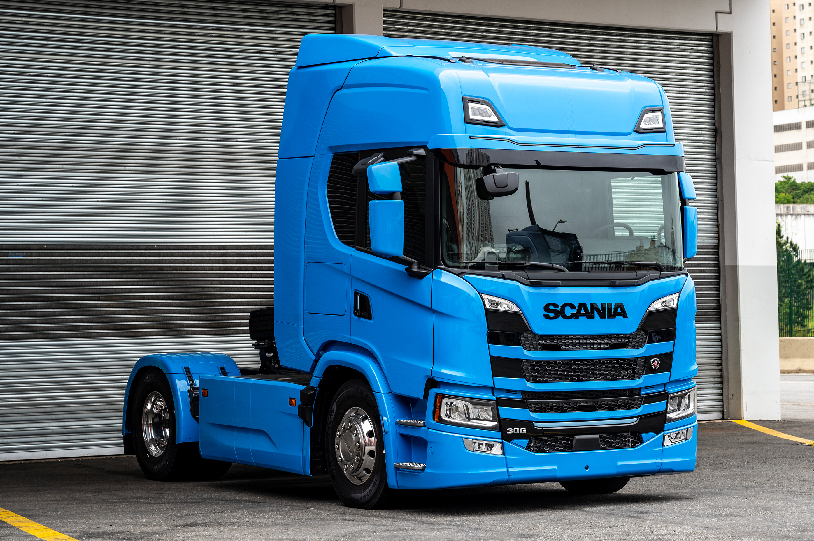  Scania amplia oferta de soluções para redução de CO2 com lançamento de seu primeiro caminhão elétrico