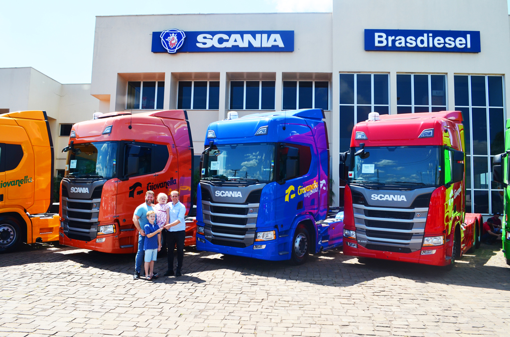 ENTREGA DE VEÍCULOS - PARADISO GIOVANELLA TRANSPORTES LTDA